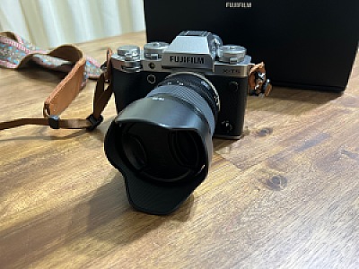 Se vende Kit Fujifilm X-T5 (Plata/Negro) + Lente XF 16-50mm – Impecable 📸
